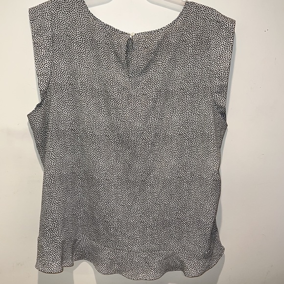 Women’s LOFT Plus Lightweight Floral Shell Cap Sleeves Shirt size 24 - Picture 5 of 8